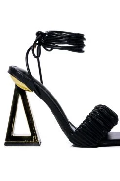 AZALEA WANG AMIE CHUNKY SANDAL IN BLACK -AKIRA salestore azalea wang amie chunky sandal in black black 5 5 c1