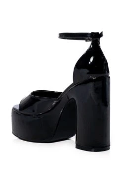 AZALEA WANG BALI GLITTER CHUNKY SANDAL IN BLACK PATENT -AKIRA salestore azalea wang bali glitter chunky sandal in black patent black patent 4 4