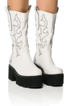 AZALEA WANG BLIZZARD CHUNKY WESTERN BOOT IN WHITE BLACK -AKIRA salestore azalea wang blizzard chunky western boot in white black white 1 1