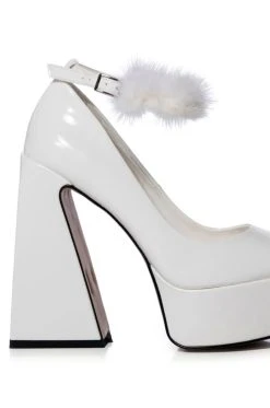 AZALEA WANG BOUDOIR CHUNKY PLATFORM PUMP IN WHITE -AKIRA salestore azalea wang boudoir chunky platform pump in white white 5 5