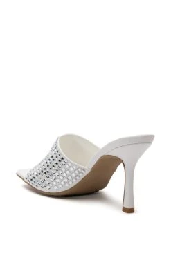 AZALEA WANG BUFFALO EMBELLIHED SANDAL IN WHITE 8 AZALEA WANG BUFFALO EMBELLIHED SANDAL IN WHITE -AKIRA salestore azalea wang buffalo embellihed sandal in white white 4 4 c1