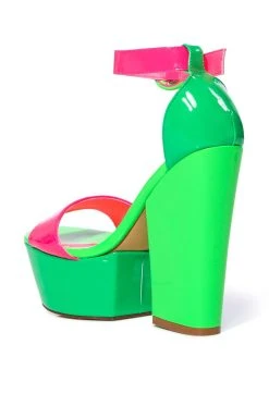 AZALEA WANG BUTTERSCOTCH COLOR BLOCKED SANDAL IN GREEN -AKIRA salestore azalea wang butterscotch color blocked sandal in green green 4 4