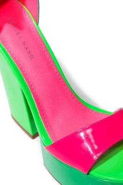 AZALEA WANG BUTTERSCOTCH COLOR BLOCKED SANDAL IN GREEN -AKIRA salestore azalea wang butterscotch color blocked sandal in green green 5 5