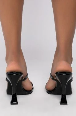 AZALEA WANG CATCH UP TO ME CHUNKY SANDAL IN BLACK -AKIRA salestore azalea wang catch up to me chunky sandal in black black 4 4