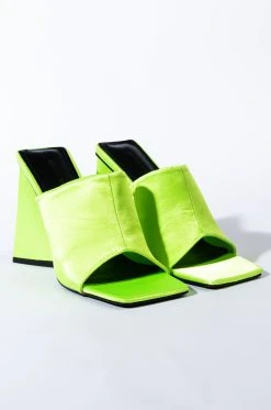 AZALEA WANG CAUGHT IN A DREAM CHUNKY SANDAL IN GREEN -AKIRA salestore azalea wang caught in a dream chunky sandal in green green 4 4