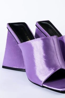 AZALEA WANG CAUGHT IN A DREAM CHUNKY SANDAL IN PURPLE -AKIRA salestore azalea wang caught in a dream chunky sandal in purple purple 6 6