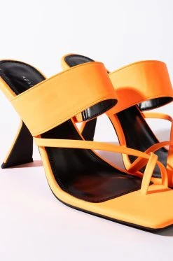 AZALEA WANG CITY DREAMS CHUNKY SANDAL IN ORANGE -AKIRA salestore azalea wang city dreams chunky sandal in orange orange 6 6
