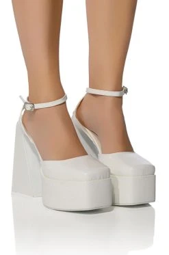 AZALEA WANG CLEMENTINE CHUNKY PUMP IN WHITE PATENT -AKIRA salestore azalea wang clementine chunky pump in white patent white 1 1