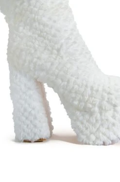 AZALEA WANG COZY CUTIE FAUX FUR CHUNKY PLATFORM BOOT IN WHITE -AKIRA salestore azalea wang cozy cutie faux fur chunky platform boot in white white 5 5
