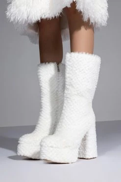 AZALEA WANG COZY CUTIE FAUX FUR CHUNKY PLATFORM BOOT IN WHITE -AKIRA salestore azalea wang cozy cutie faux fur chunky platform boot in white white 7 7 c1
