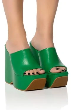 AZALEA WANG DAIANE SLIP ON WEDGE SANDAL IN GREEN -AKIRA salestore azalea wang daiane slip on wedge sandal in green green 1 1