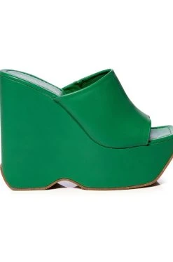 AZALEA WANG DAIANE SLIP ON WEDGE SANDAL IN GREEN -AKIRA salestore azalea wang daiane slip on wedge sandal in green green 5 5