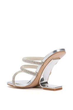 AZALEA WANG DIONNE EMBELLISHED CHUNKY SANDAL IN SILVER -AKIRA salestore azalea wang dionne embellished chunky sandal in silver silver 4 4
