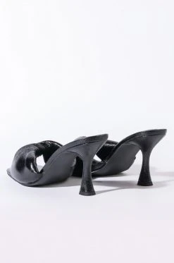 AZALEA WANG EASY WITH YOU CHUNKY SANDAL IN BLACK -AKIRA salestore azalea wang easy with you chunky sandal in black black 5 5