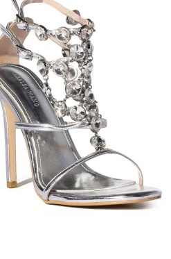 AZALEA WANG FLEUR METALLIC SANDAL IN SILVER -AKIRA salestore azalea wang fleur metallic sandal in silver silver 5 5
