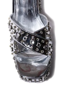 AZALEA WANG FRANCIE EMBELLISHED CHUNKY SANDAL IN SILVER -AKIRA salestore azalea wang francie embellished chunky sandal in silver silver 5 5