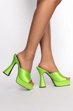 AZALEA WANG GOLDEN HOUR CHUNKY SANDAL IN GREEN