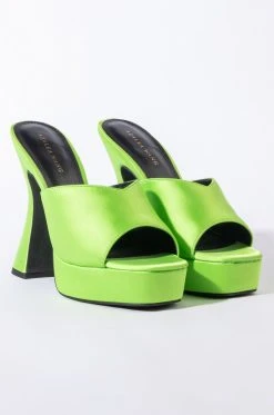 AZALEA WANG GOLDEN HOUR CHUNKY SANDAL IN GREEN -AKIRA salestore azalea wang golden hour chunky sandal in green green 4 4