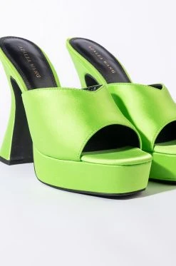AZALEA WANG GOLDEN HOUR CHUNKY SANDAL IN GREEN -AKIRA salestore azalea wang golden hour chunky sandal in green green 6 6