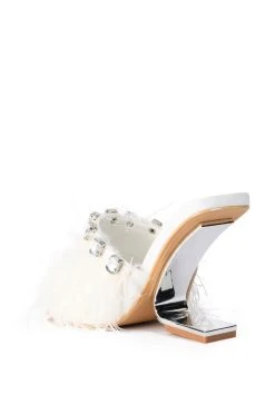 AZALEA WANG HARTFORD SANDAL WITH FEATHERS IN WHITE -AKIRA salestore azalea wang hartford sandal with feathers in white white 4 4