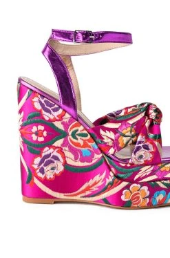 AZALEA WANG HAYDEN BROCADE WEDGE SANDAL -AKIRA salestore azalea wang hayden brocade wedge sandal multi 5 5