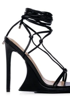 AZALEA WANG IMPULSIVE CHUNKY SANDAL IN BLACK -AKIRA salestore azalea wang impulsive chunky pump in black black 5 5 c1