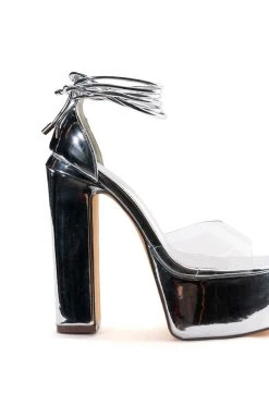 AZALEA WANG METALLIC MAMI CHUNKY PLATFORM SANDAL IN SILVER -AKIRA salestore azalea wang metallic mami chunky platform sandal in silver silver 5 5
