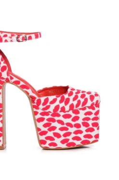 AZALEA WANG PRISCILLA PRINTED PLATFORM PUMP -AKIRA salestore azalea wang priscilla printed platform pump red 5 5