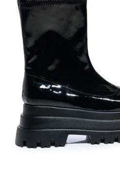 AZALEA WANG RUSH PATENT FLATFROM BOOT IN BLACK -AKIRA salestore azalea wang rush patent flatfrom boot in black black 5 5