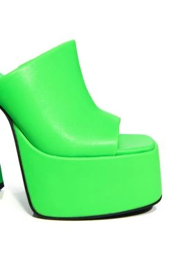 AZALEA WANG SHEBA CHUNKY MULE IN GREEN -AKIRA salestore azalea wang sheba chunky mule in green green 5 5