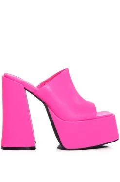 AZALEA WANG SHEBA CHUNKY MULE IN PINK -AKIRA salestore azalea wang sheba chunky mule in pink fuchsia 2 2