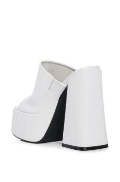 AZALEA WANG SHEBA CHUNKY SANDAL IN WHITE -AKIRA salestore azalea wang sheba chunky sandal in white white 4 4