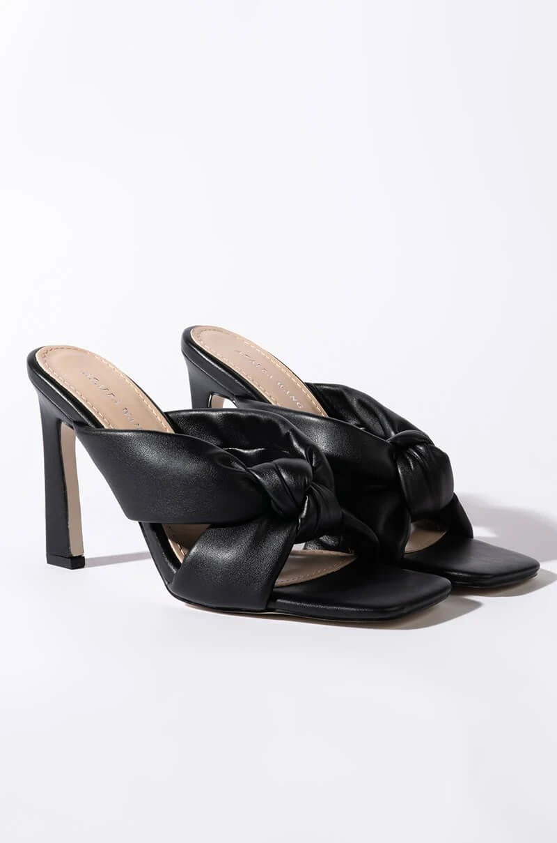 AZALEA WANG SWEET LIKE SUNDAY SQUARE TOE SANDAL IN BLACK 3 AZALEA WANG SWEET LIKE SUNDAY SQUARE TOE SANDAL IN BLACK - Image 3