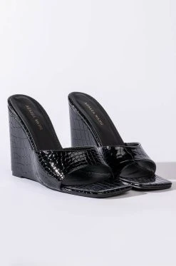 AZALEA WANG TAKE IT EASY WEDGE SANDAL IN BLACK -AKIRA salestore azalea wang take it easy wedge sandal in black black 4 4