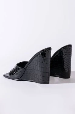 AZALEA WANG TAKE IT EASY WEDGE SANDAL IN BLACK -AKIRA salestore azalea wang take it easy wedge sandal in black black 5 5