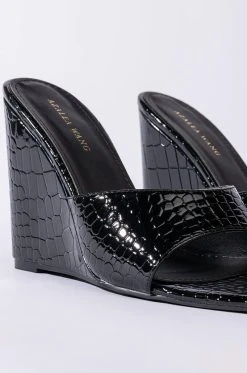 AZALEA WANG TAKE IT EASY WEDGE SANDAL IN BLACK -AKIRA salestore azalea wang take it easy wedge sandal in black black 6 6
