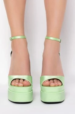 AZALEA WANG TALK ABOUT IT CHUNKY SANDAL IN GREEN -AKIRA salestore azalea wang talk about it chunky sandal in green green 3 3