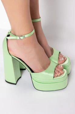 AZALEA WANG TALK ABOUT IT CHUNKY SANDAL IN GREEN -AKIRA salestore azalea wang talk about it chunky sandal in green green 5 5