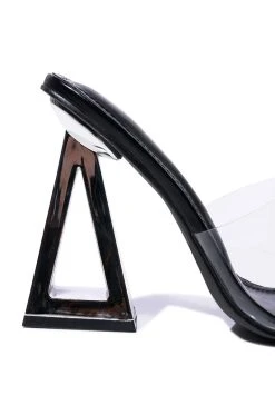 AZALEA WANG WHISPER CHUNKY SANDAL IN BLACK -AKIRA salestore azalea wang whisper chunky sandal in black black 5 5