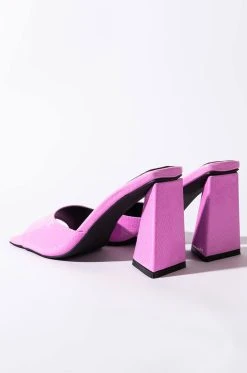 AZALEA WANG WORK FOR IT CHUNKY SANDAL IN PURPLE -AKIRA salestore azalea wang work for it chunky sandal in purple purple 5 5