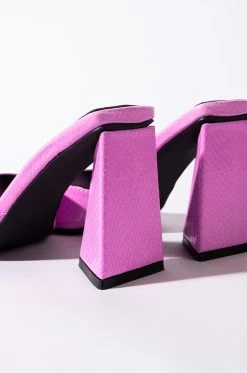 AZALEA WANG WORK FOR IT CHUNKY SANDAL IN PURPLE -AKIRA salestore azalea wang work for it chunky sandal in purple purple 6 6