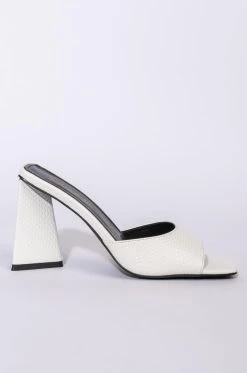 AZALEA WANG WORK FOR IT CHUNKY SANDAL IN WHITE -AKIRA salestore azalea wang work for it chunky sandal in white white 3 3