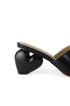 BUBBLEHEART CHUNKY SANDAL IN BLACK -AKIRA salestore bubbleheart chunky sandal in black black 5 5