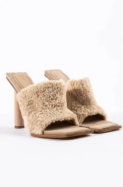 SUNNY CHUNKY SANDAL IN CREAM -AKIRA salestore sunny chunky sandal in cream cream 4 4