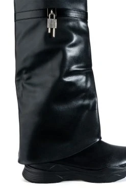 TRIPLE SEC FOLD OVER FLAT BOOT IN BLACK -AKIRA salestore triple sec fold over flat boot in black black 5 5
