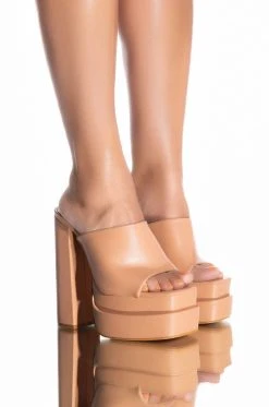 Y2K DREAMS SQUARE TOE CHUNKY MULE SANDAL IN NUDE